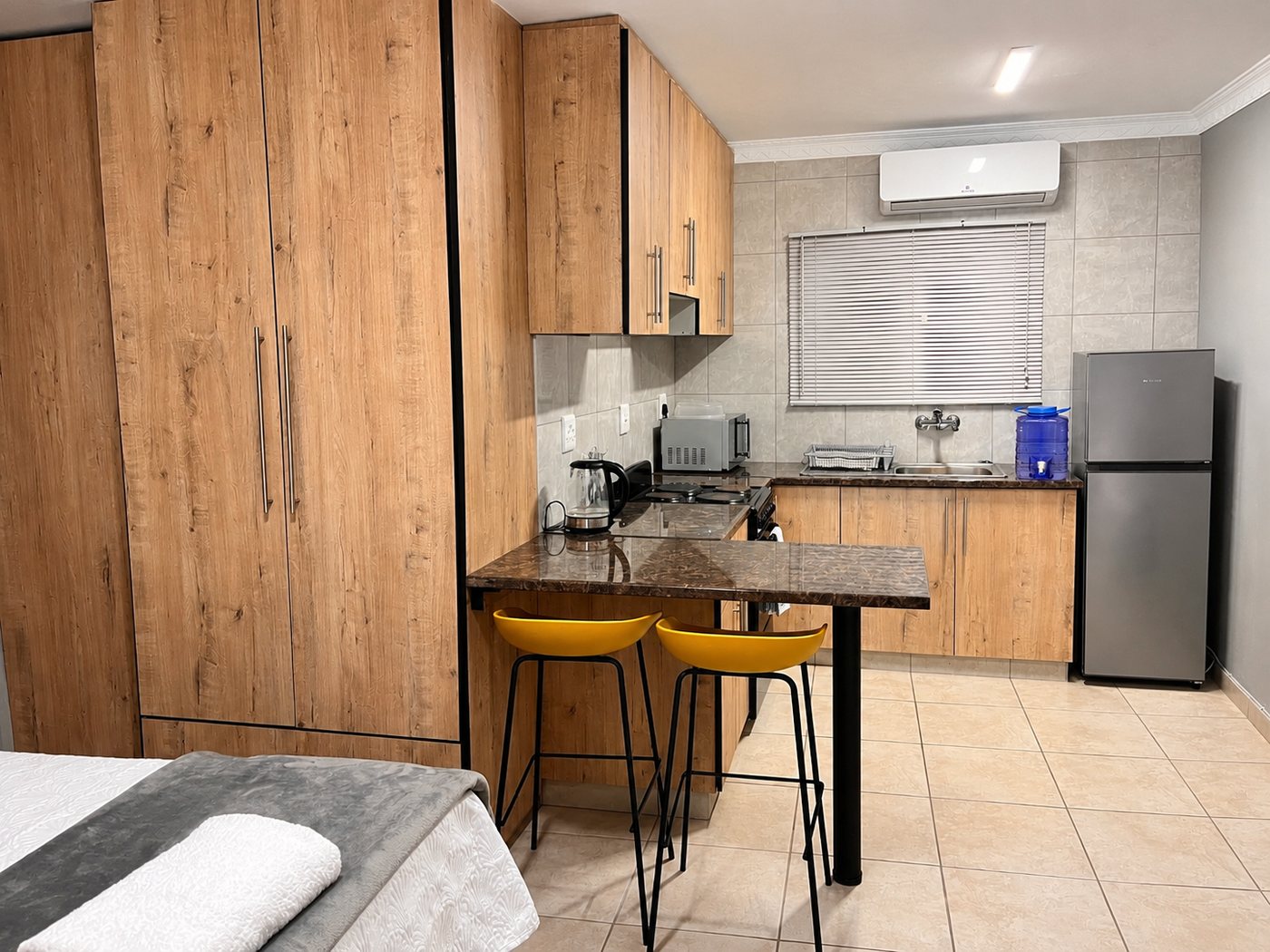 Deluxe Double Room kitchenette